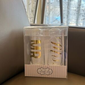 Icing Gold Mr. & Mrs. Champagne Flutes